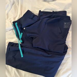 Figs freeX set both size L